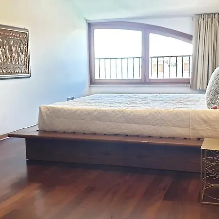 Charming & Parking By Anthea Homes *