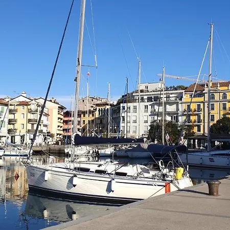 Charming & Parking By Anthea Homes *