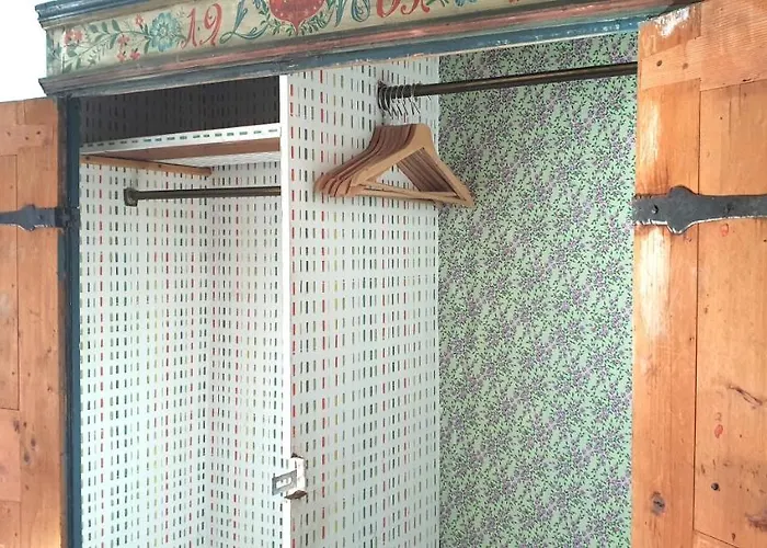 Charming & Parking By Anthea Homes