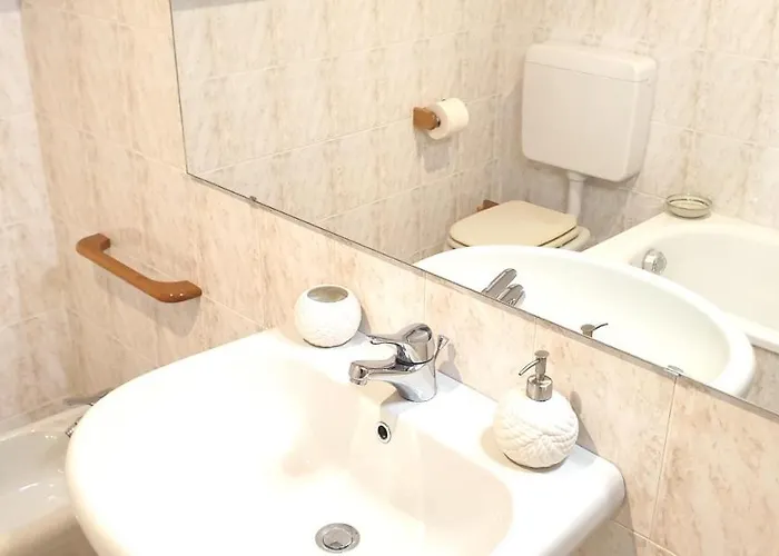 Charming & Parking By Anthea Homes Apartman